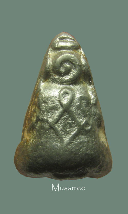 พระปิดตาเนื้อตะกั่วผสมปรอทเกจิอาจาร์ ไม่ทราบสำนัก (ล้อพิมพ์หลวงพ่ออี๋ วัดสัตหีบ) 