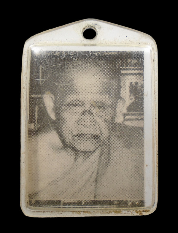 30บาท....รูปถ่าย ไม่ทราบเกจิ...597