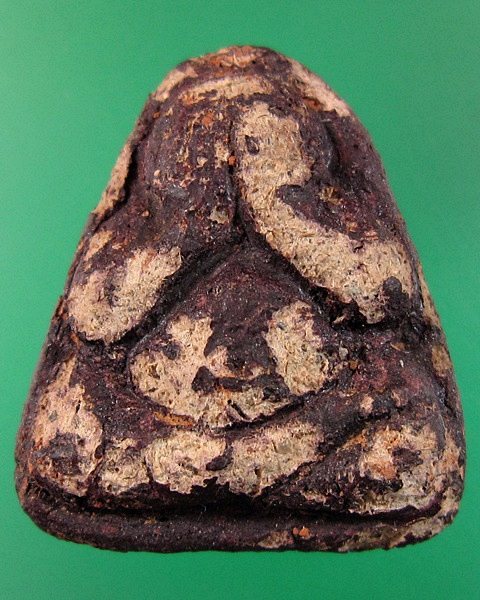 พระปิดตาเนื้อผงจุ่มรักไม่ทราบที่พร้อมตลับเงิน