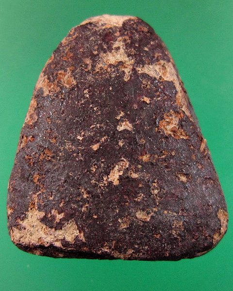 พระปิดตาเนื้อผงจุ่มรักไม่ทราบที่พร้อมตลับเงิน