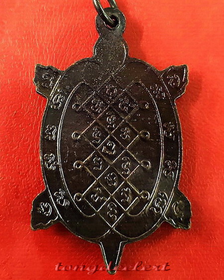 เหรียญพญาเต่าเรือน รุ่นสีวลีมหาลาภ หลวงปู่หลิว ปี 2537 เนื้อ ทองแดง ตอกโค้ด หายาก สวยมากค่ะ