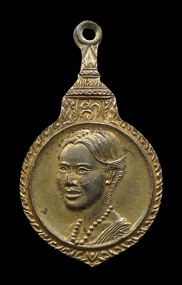 30บาท....เหรียญพระราชินีหลังสก. เสด็จถวายผ้าพระกฐินต้น วัดศีลขันธาราม จ.อ่างทอง ปี๒๕๒๒...712