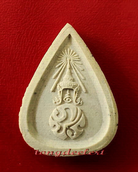 พระแก้วมรกต พิมพ์ทรงเครื่องฤดูร้อน เนื้อผง หลัง ภปร. ปี 2530 พระดีพิธีใหญ่ค่ะ