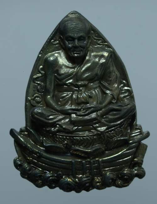 หลวงปู่ทวด รุ่นนั่งเรือสำเภาเงิน สำเภาทอง ปี 36 เนื้อรมดำ พิมพ์ใหญ่ 6 ซ.ม. 