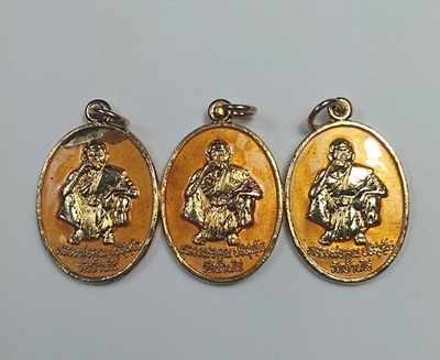 เหรียญหลวงพ่อคูณ รุ่นช่วยสร้างอุโบสถ ปี36 เนื้อกะไหล่ทองลงยา สวยๆ จำนวน 3 เหรียญ สวยๆ ราคาเคาะแรก