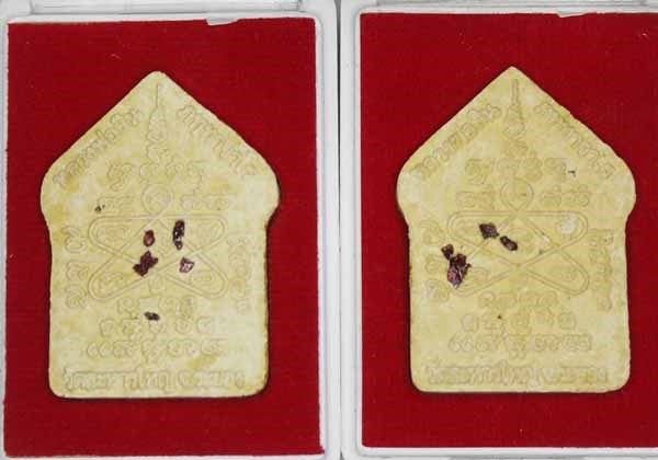 ขุนแผนผงพรายกุมาร ลพ.สิน วัดละหารใหญ่  พิมพ์ใหญ่ รุ่น พรายมหาเสน่ห์ ฝังพลอยตะกรุดทองแดง ปี 2560 กล่อ