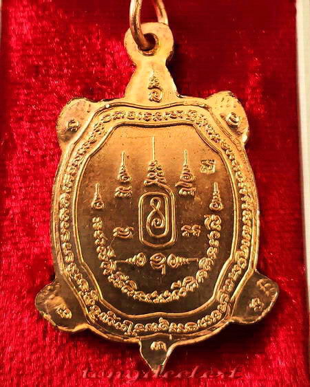 เหรียญพญาเต่าเรือน หลวงปู่หลิว รุ่นเจ้าสัว ปี 2538 เนื้อทองแดง บล็อค จ.ขีด สวยมากพร้อมกล่องเดิมค่ะ