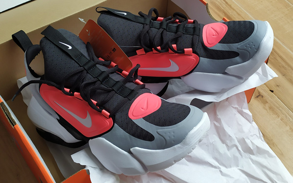 ของใหม่ ป้ายห้อย ในช็อป 4,200.- รองเท้า NIKE AIR สวยๆเลย