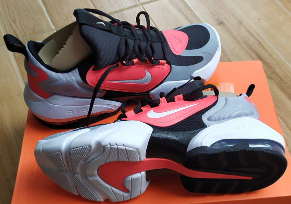 ของใหม่ ป้ายห้อย ในช็อป 4,200.- รองเท้า NIKE AIR สวยๆเลย