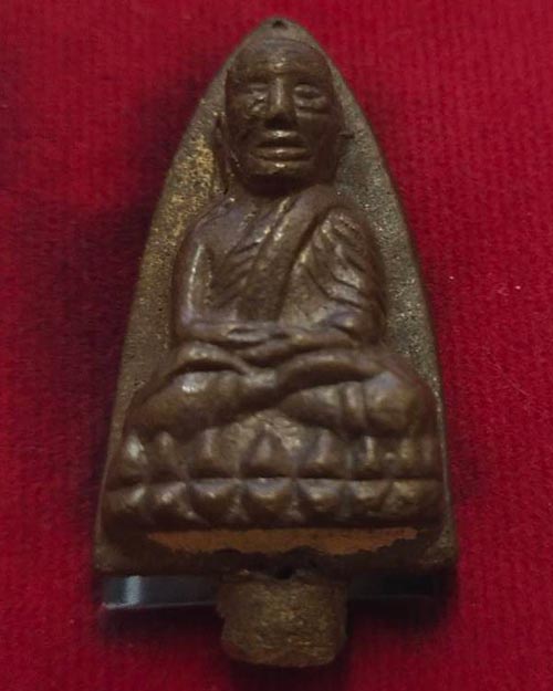 หลวงปู่ทวด พิมพ์เตารีด รุ่นเลื่อนสมณศักดิ์ (ปราบภัยชายแดนใต้) หลวงพ่อตุด