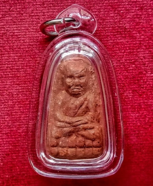 หลวงปู่ทวด วัดห้วยมงคล รุ่นมหามงคล ปี49 เนื้อว่านสบู่เลือด เสน่ห์จันทร์แดง ข้าวสารหิน..เคาะเดียวแดง.