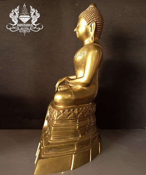  พระพุทธสิหิงค์ รุ่น "พลังแผ่นดิน" (สรงน้ำ 50) เนื้อทองเหลือง หน้าตัก 9 นิ้ว 