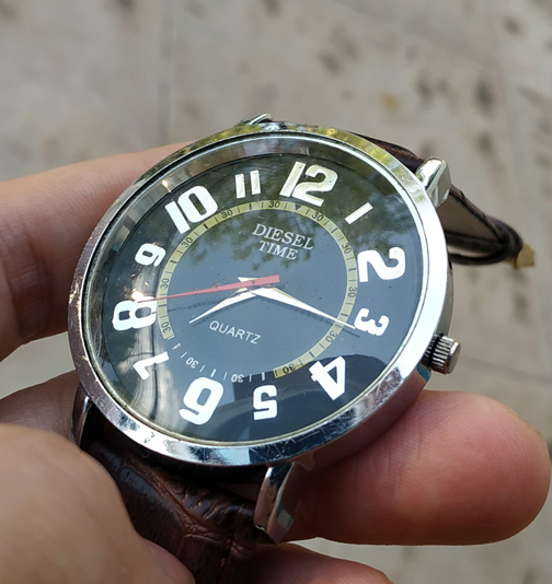 นาฬิกา DIESEL TIME ของแท้ หน้าปัดสวย พื้นดำวงเหลืองหลักเลขเงิน สายหนังใหม่ๆเลย