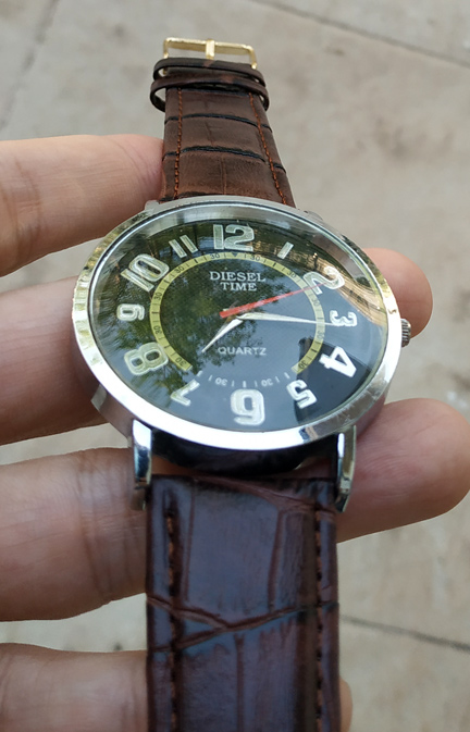 นาฬิกา DIESEL TIME ของแท้ หน้าปัดสวย พื้นดำวงเหลืองหลักเลขเงิน สายหนังใหม่ๆเลย