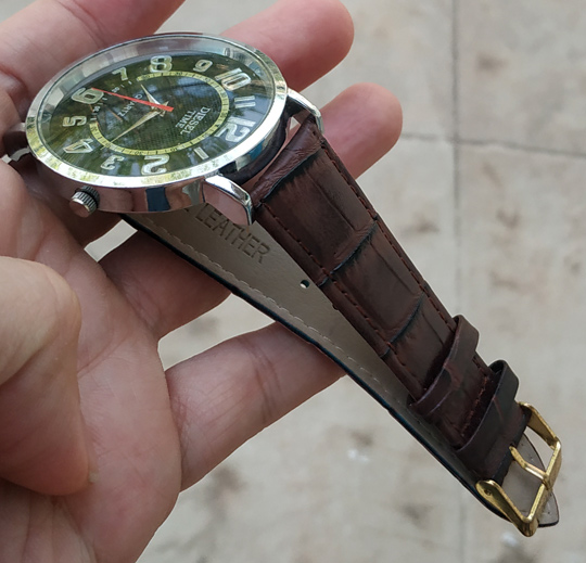 นาฬิกา DIESEL TIME ของแท้ หน้าปัดสวย พื้นดำวงเหลืองหลักเลขเงิน สายหนังใหม่ๆเลย