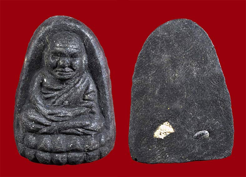 หลวงปู่ทวด  รุ่นเลื่อนสมณศักดิ์ อ.ทอง ปี 2545 พิมพ์ซุ้มกอใหญ่ เนื้อผงคลุกรัก หลังเรียบ