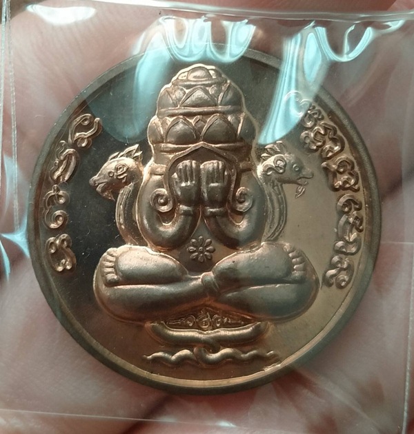 เหรียญปิดตาพังพกาฬ รุ่นขุมทรัพย์ ขนาด 3.2 ซ.ม. เนื้อนวะโลหะ ผิวสวยครับ