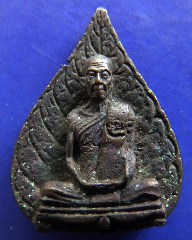 1.รูปเหมือนใบโพธิ์ หลวงปู่โต๊ะ วัดประดู่ฉิมพลี พ.ศ. 2523 พร้อมกล่องเดิม ตอกโค้ด