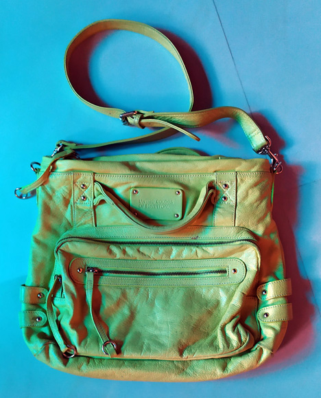 กระเป๋า UNITED COLORS OF BENETTON หนังสีเหลือง สามารถขยายความจุได้