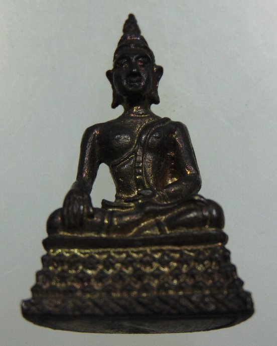 รูปหล่อหลวงพ่อขาว