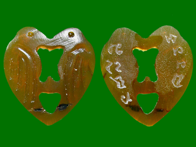 สาริกา มหาเสน่ห์ค่ะ แกะจากเขาควาย มีรอยจาร หลวงปู่สิน วัดละหารใหญ่ ปลุกเสก ปี2562........เคาะเดียวแด