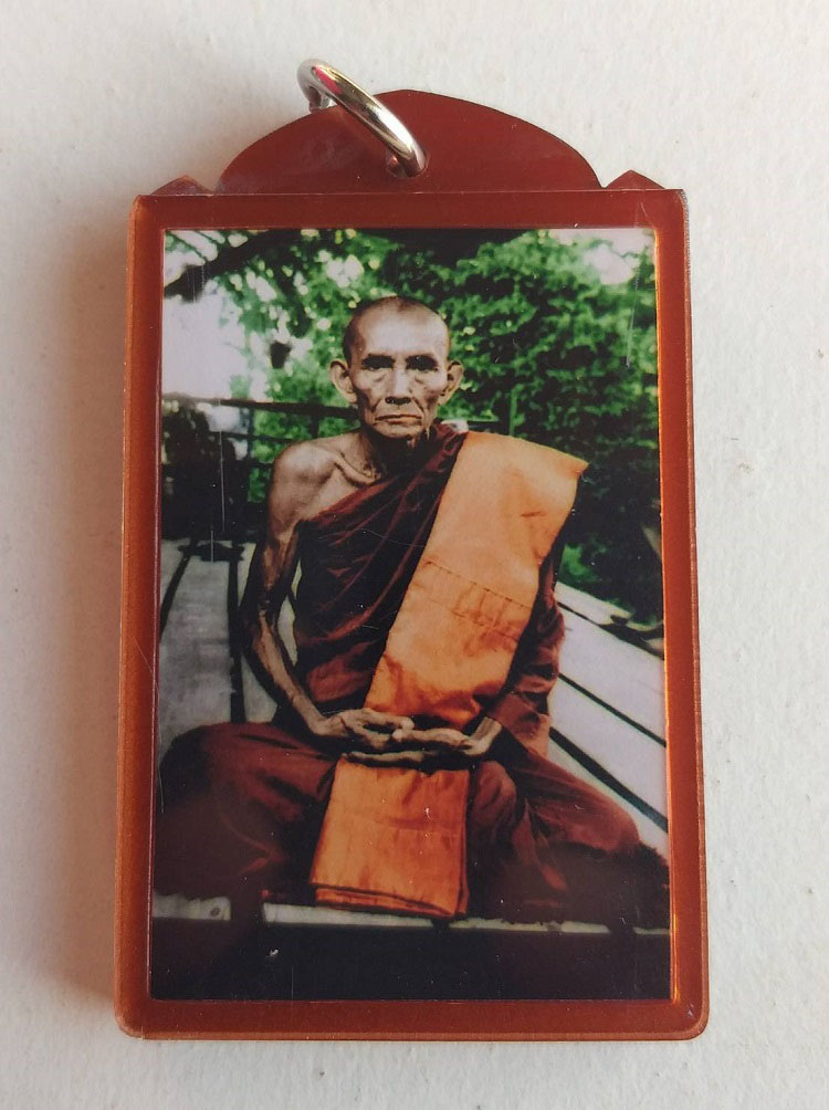 ภาพถ่ายหลวงพ่อกวย จ.ชัยนาท ปี58 หลังปั้มยันต์หนุนดวง