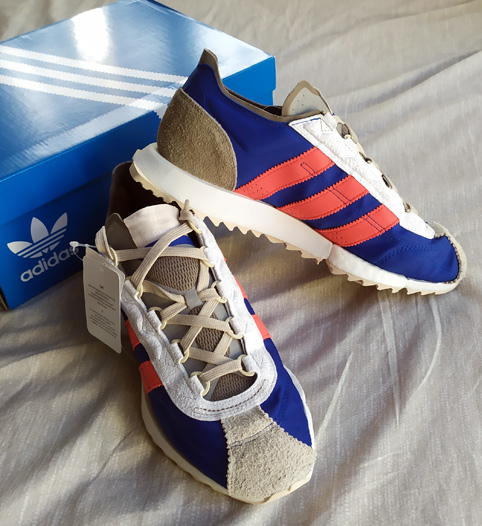 N ของใหม่ ในช็อป 5,600.- รองเท้า Adidas ของแท้ ป้ายห้อย หนังนูบัก+ซูเอด เทคโนโลยี Boost พร้อมกล่อง