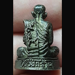 รูปหล่อหลวงพ่อเชื้อ จนฺทสโร วัดวังกร่าง อ.บางมูลนาค จ.พิจิตร รุ่น 2