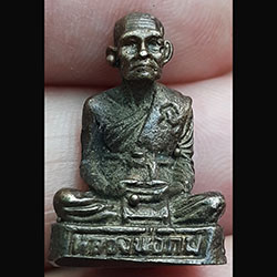 รูปหล่อหลวงพ่อถม ฑีฆายุโก วัดเนินมหาเชษฐ์ อ.สามชุก จ.สุพรรณบุรี