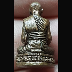 รูปหล่อหลวงพ่อถม ฑีฆายุโก วัดเนินมหาเชษฐ์ อ.สามชุก จ.สุพรรณบุรี