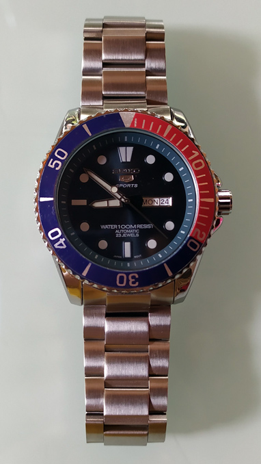 นาฬิกา SEIKO หน้าฟ้า ขอบน้ำเงินแดง มีวันและวันที่ ของใหม่ ราคาถูกเหลือเชื่อครับ