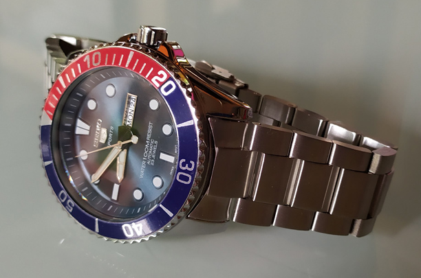 นาฬิกา SEIKO หน้าฟ้า ขอบน้ำเงินแดง มีวันและวันที่ ของใหม่ ราคาถูกเหลือเชื่อครับ