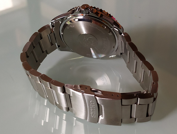 นาฬิกา SEIKO หน้าฟ้า ขอบน้ำเงินแดง มีวันและวันที่ ของใหม่ ราคาถูกเหลือเชื่อครับ