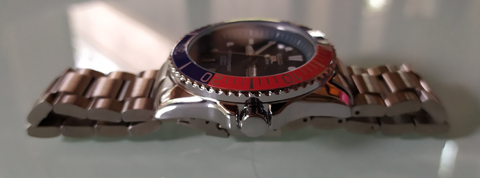 นาฬิกา SEIKO หน้าฟ้า ขอบน้ำเงินแดง มีวันและวันที่ ของใหม่ ราคาถูกเหลือเชื่อครับ