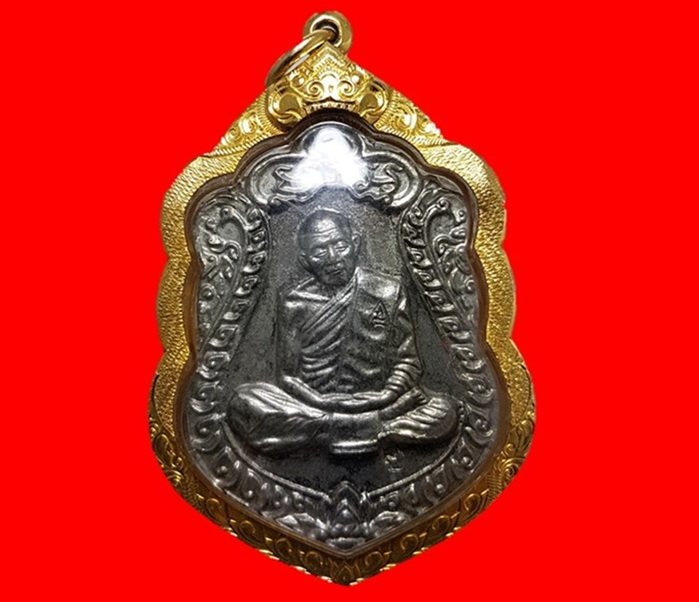หลวงปู่ทิม รุ่นมงคลศิลาฤกษ์ ปี 37 ทองแดงกะหลั่ยเงินเลี่ยมทองคำแท้สวยๆ