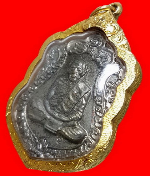 หลวงปู่ทิม รุ่นมงคลศิลาฤกษ์ ปี 37 ทองแดงกะหลั่ยเงินเลี่ยมทองคำแท้สวยๆ