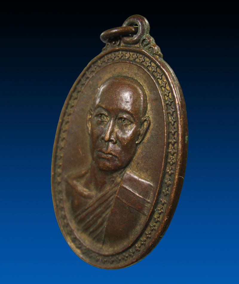 เหรียญพระครูสุวรรณคณารักษ์ เจ้าคณะอำเภอเมืองสุพรรณบุรี ปี 19