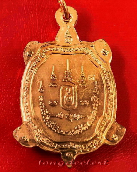 เหรียญพญาเต่าเรือน หลวงปู่หลิว รุ่นเจ้าสัว ปี 2538 เนื้อทองแดง บล็อค จ.ขีด สวยมากพร้อมกล่องเดิมค่ะ