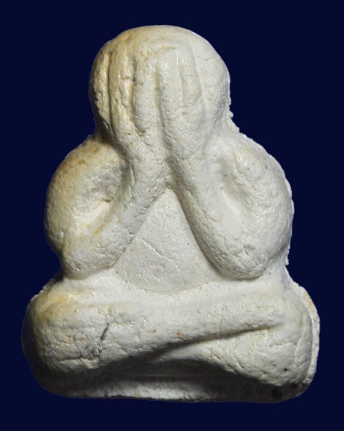 รุ่น 3 พระปิดตาแบบลอยองค์นั่งขัดสมาธิเพชร