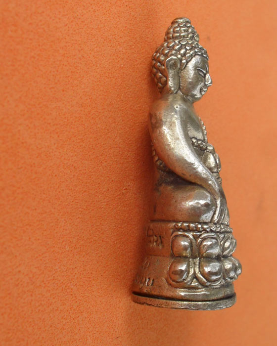 กริ่งชินบัญชร รุ่นโรงเรียนในฝัน หลวงปู่สิน วัดละหารใหญ่ อ.บ้านค่าย จ.ระยอง เนื้อนวโลหะ หมายเลข ๑๑๒