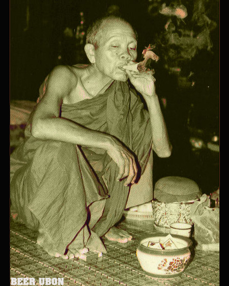 เจ้าสัวเนื้อผงหลวงพ่อคูณ ปริสุทโธ เสาร์ 5 รุ่น 9 พระคุ้มครอง 