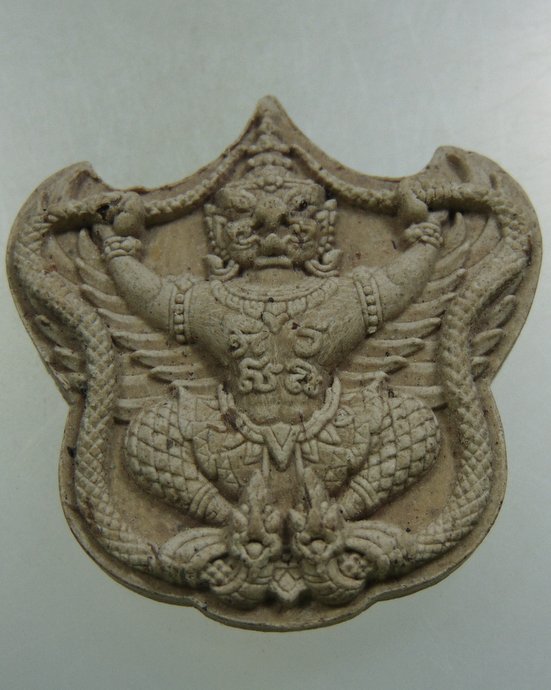 ครุฑยุดนาค พิธีเสาร์ ๕ มหามงคล สร้างเจดีย์วัดกระโดน จ นครราชสีมา