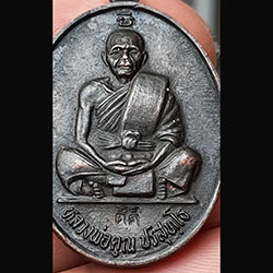 เหรียญรุ่น ดีดี หลวงพ่อคูณ ปริสุทโธ วัดบ้านไร่ จ.นครราชสีมา ปี ๒๕๓๗