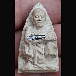 พระผงรูปเหมือนหลวงพ่อคูณ เฮงคูณเฮง ฝังตะกรุดเงิน