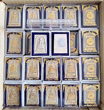 พระสมเด็จวัดระฆัง " รุ่นแตกลายงา " ปี2556 ยกลัง 100องค์ สวยๆเบาๆเป็นของขวัญชองฝากดีมาก