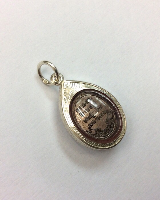 เหรียญหลวงปู่ทวด พิมพ์เม็ดแตง วัดห้วยมงคล ปี52 เลี่ยมกรอบเงินแท้