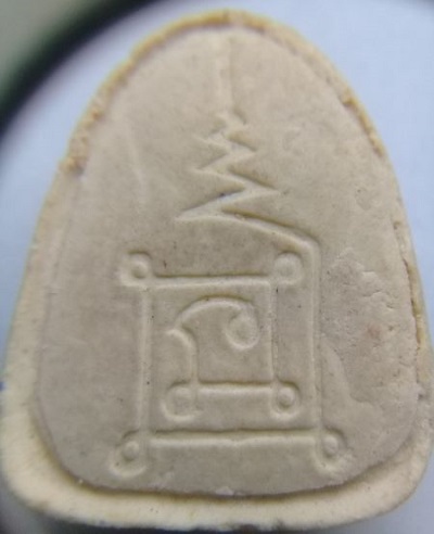 พระปิดตา หลังยันนะ เนื้อเหลือง