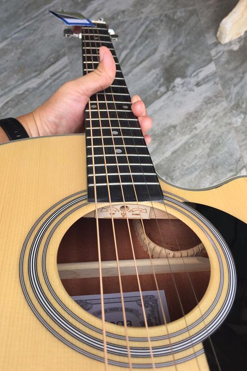 กีต้าร์โปร่ง SAGA SA-700C Top Solid มือสอง
