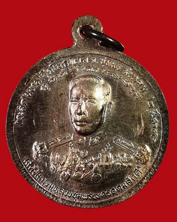 เหรียญหลวงพ่อคูณ - กรมหลวงชุมพร รุ่นกูผู้ชนะ ที่ระลึกงานเปิดโลกทะเล ปี 39 เนื้อนวะ