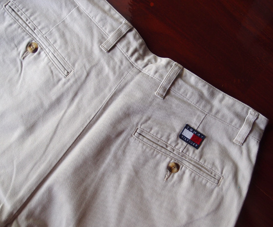 กางเกง TOMMY HILFIGER แบรนด์ดังอเมริกา ที่ดังไปทั่วโลก สีน้ำตาลอ่อน ทรงสวย เอว31-32นิ้ว